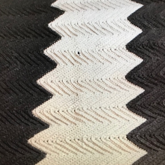 🔥HAND CROCHETED 💯% WOOL 62X 82 - Picture 2 of 3